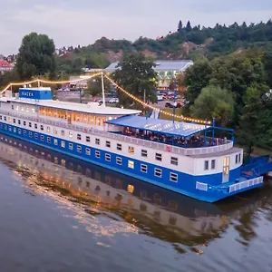 Úszó hotel Racek